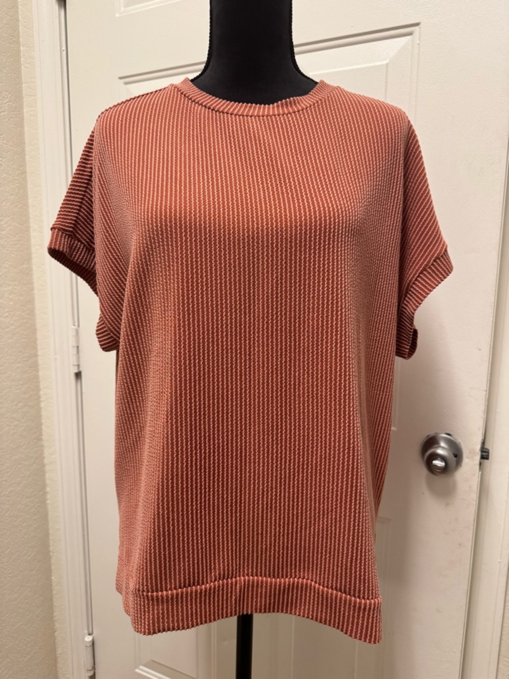 Relaxed Ribbed Short Sleeve Top in Rust